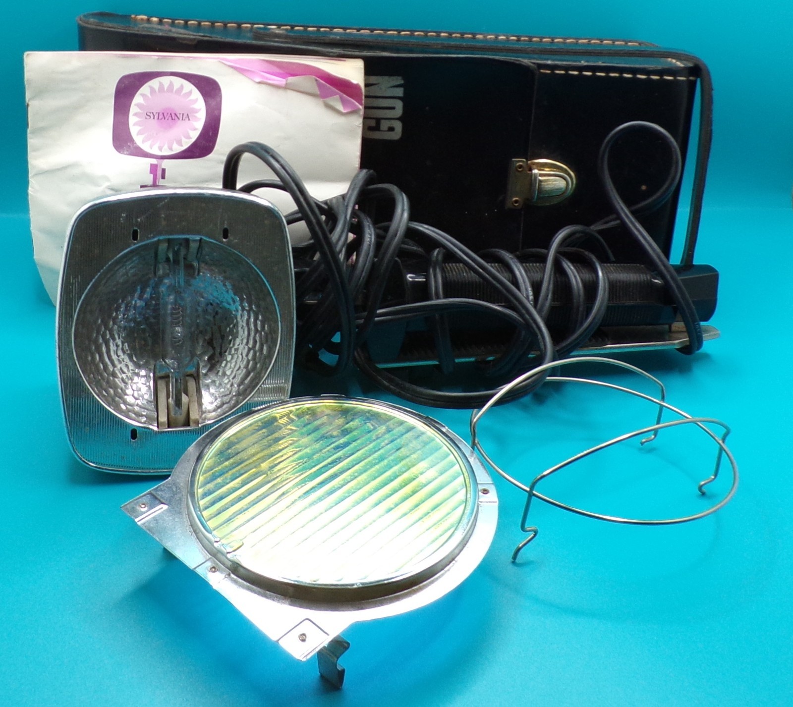 Vintage Sylvania Sun Gun II Movie Light With Original case Lens & Bulb Guard