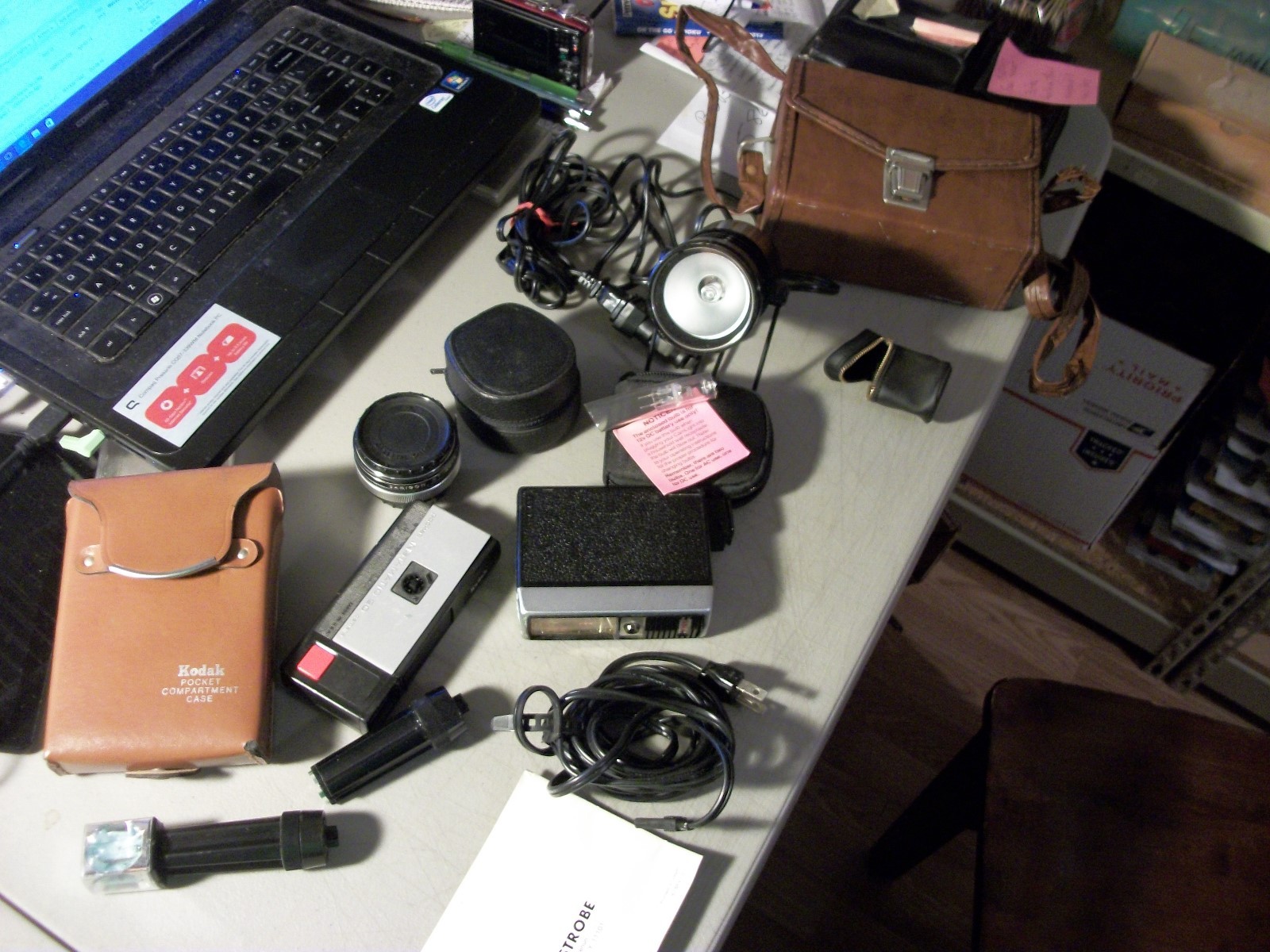 LOT OF ASSORTED CAMERA ACCESORIES VISTA STROBE , SIMA LIGHT , SAMIGON TELEPLUS +