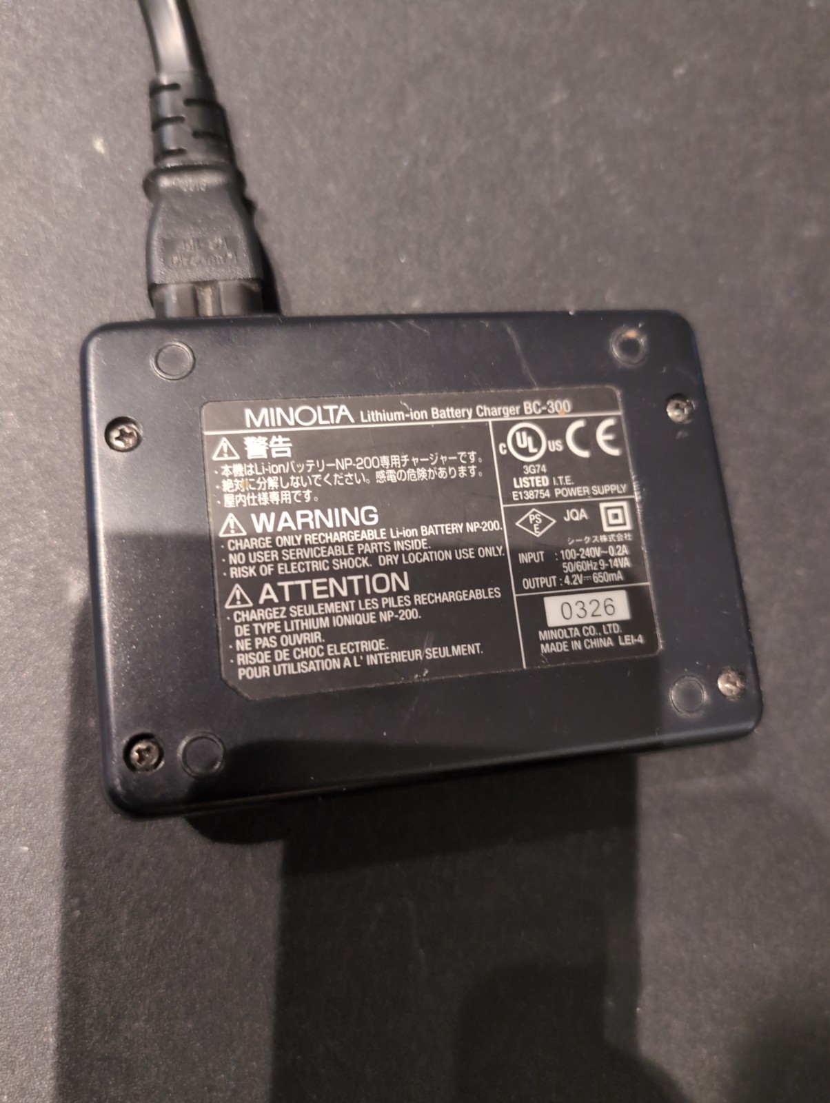 Minolta BC-300 Lithium-ion Battery Charger with AC Cord
