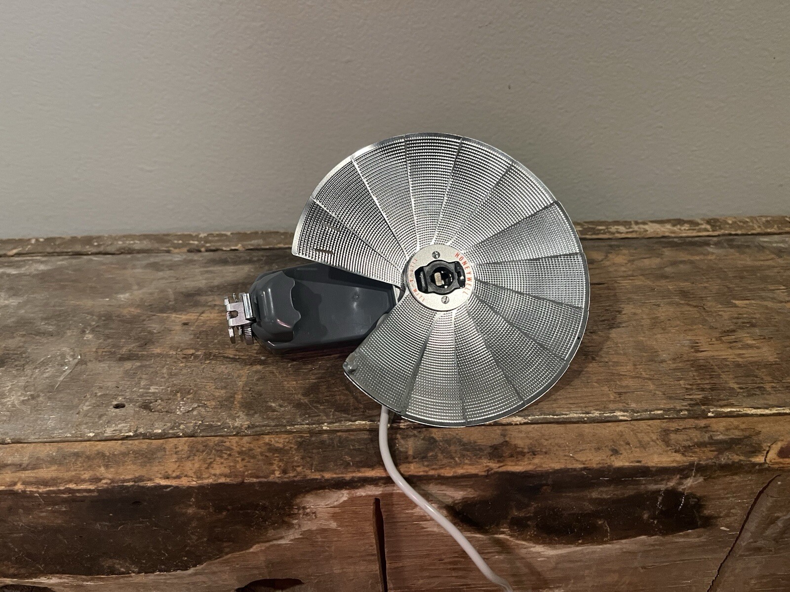 Honeywell Vintage Tilt-A-Mite Camera Flash Gun Collapsible Fan IOB