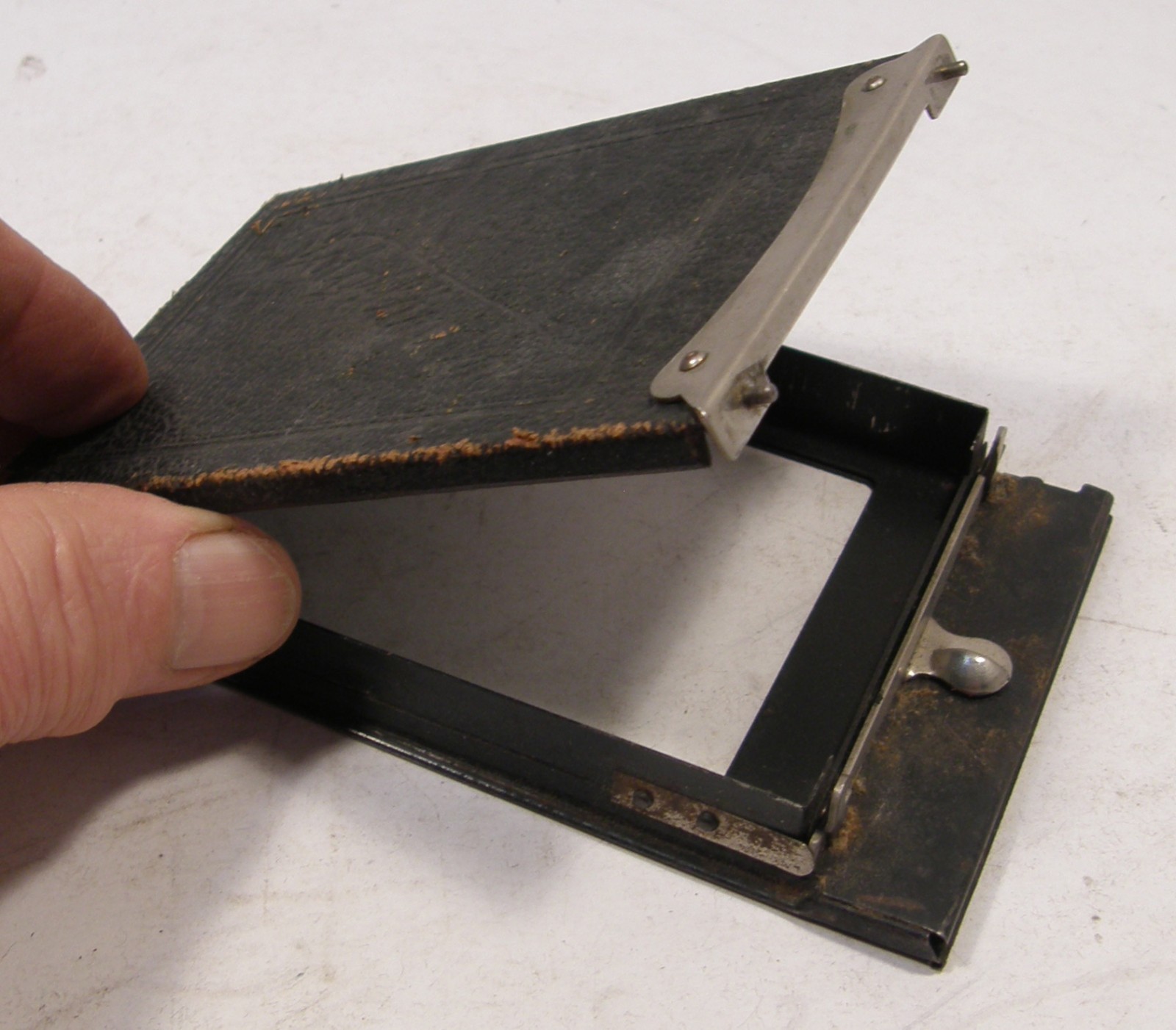 VINTAGE VOIGTLANDER 2 3/4″ BY 4 1/4″ FILM PACK ADAPTER AS-IS