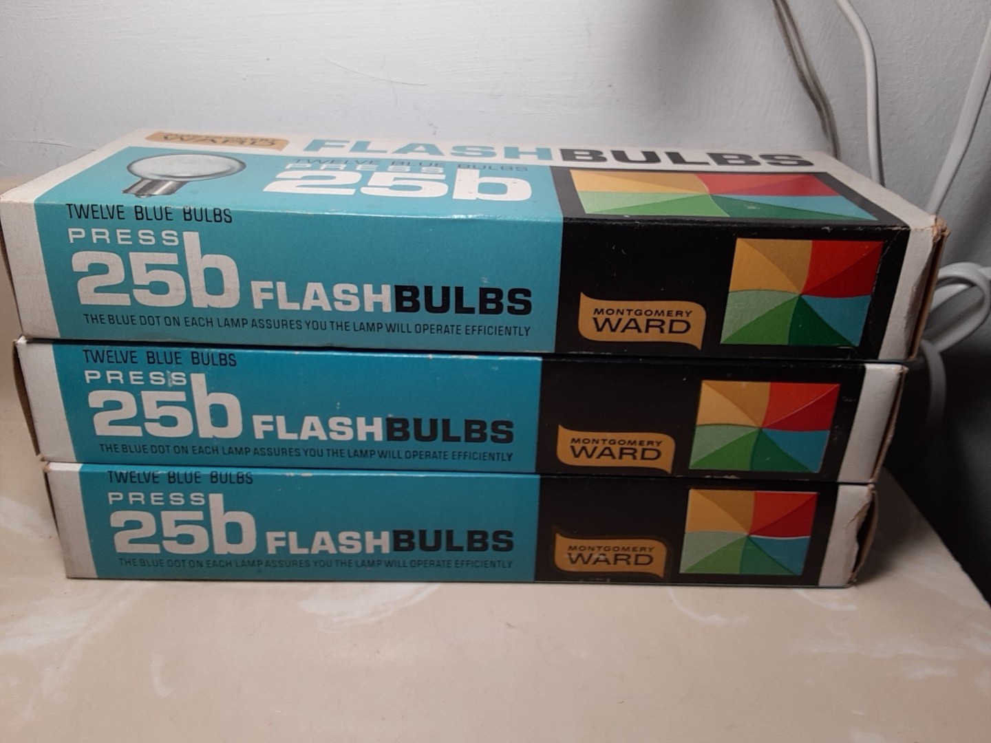 3 packs Vtg Montgomery Ward No. 67-3126 Press 25B blue flashbulbs 35 bulbs
