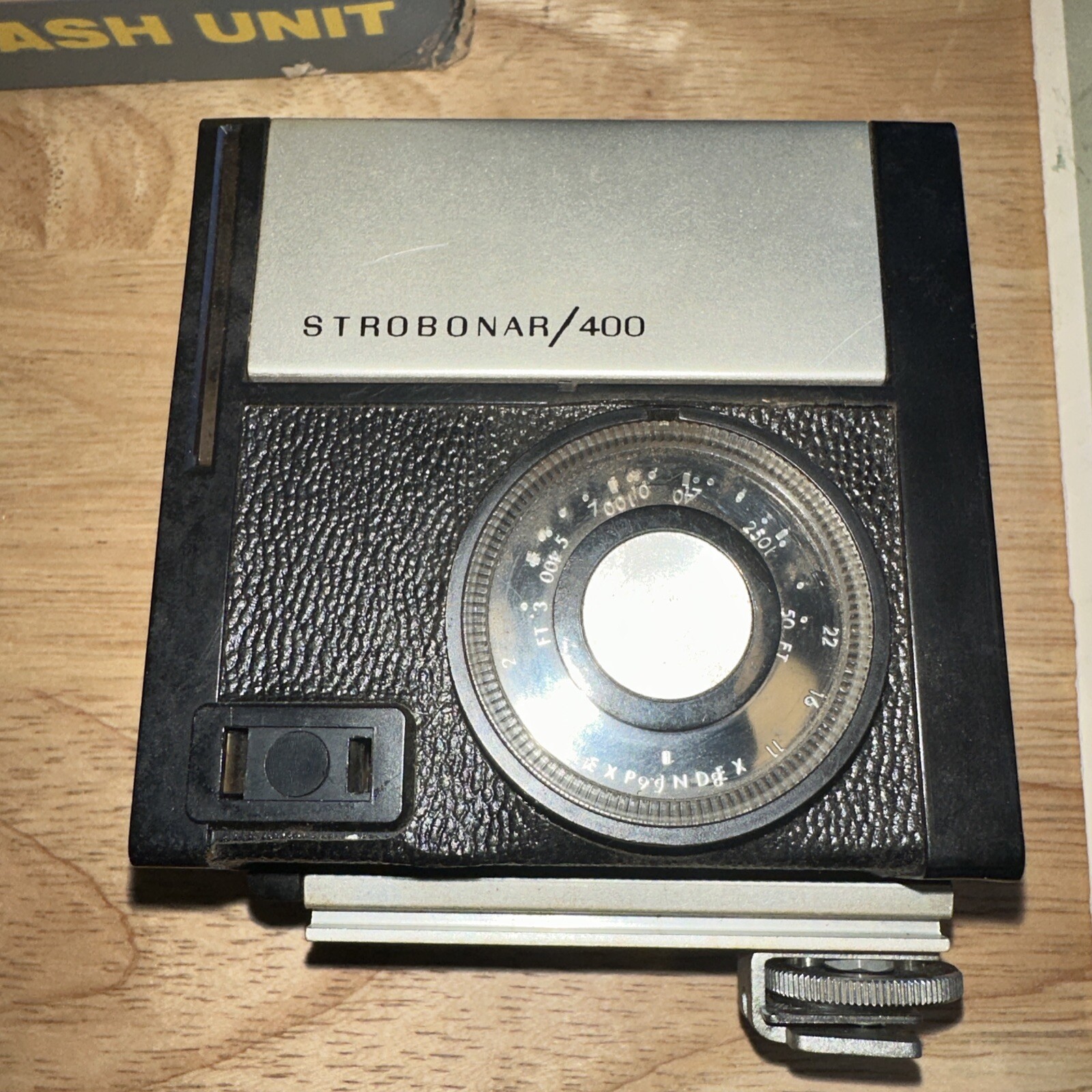 Honeywell Strobonar 400 Shoe Mount Flash with Sync Cord – Vintage UNTESTED