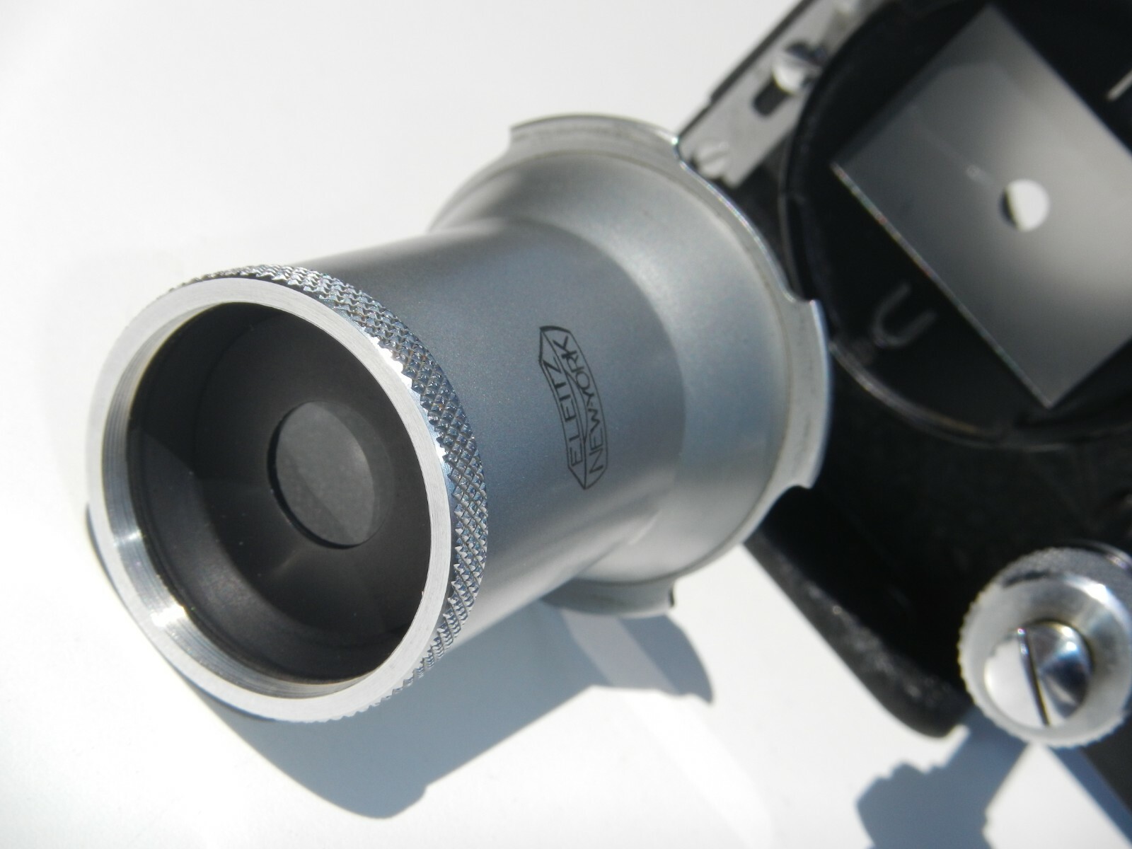 E. LEITZ NEW YORK FULDY FocoSlide w/ LGCOO 5x Magnifier & 45mm Extension Tube