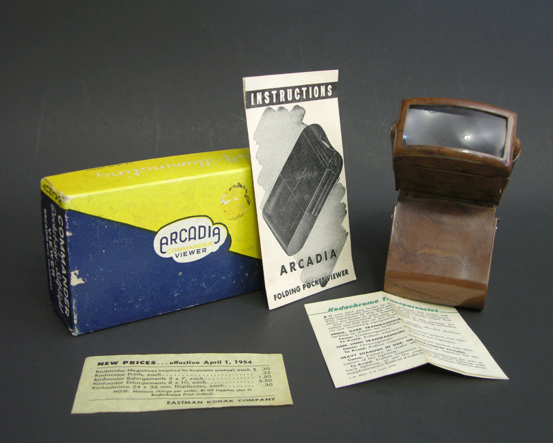 c1954 Bakelite Arcadia Commander Folding Pocket Slide Viewer with Original Box