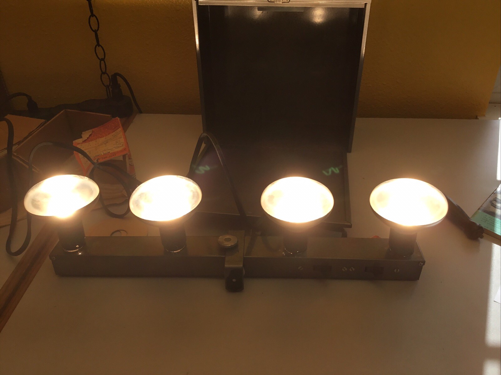 Vintage Tower Sears Roebuck Photo Movie Light Bar 6673 w/bulbs