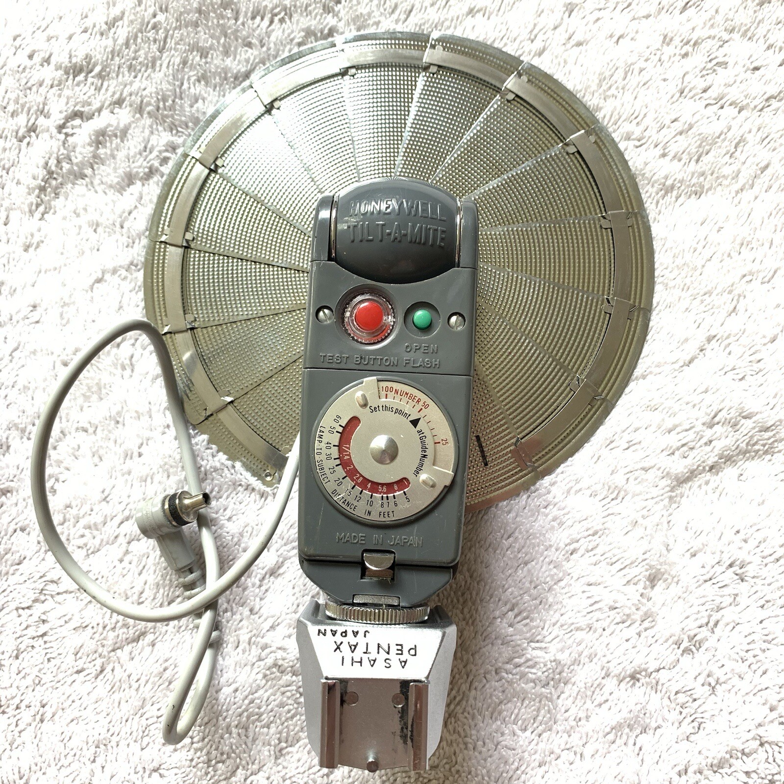 Honeywell Tilt-A-Mite Flash with Case – Made in Japan – Vintage Camera Accessory