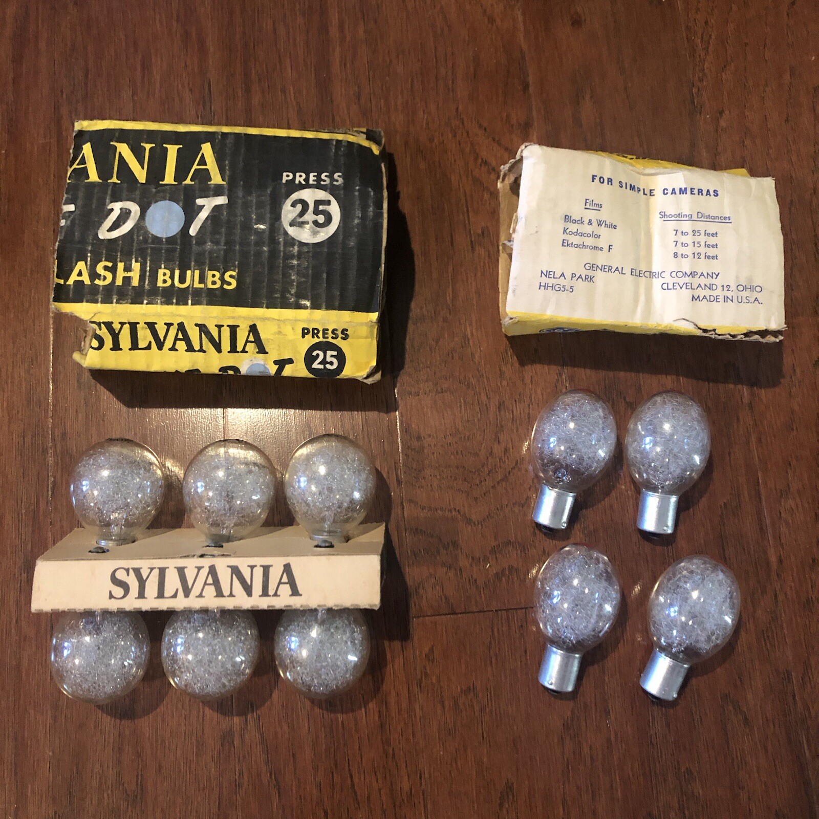 26 Unused SYLVANIA Blue Dot Vintage Clear FLASHBULBS Camera Flash Photos