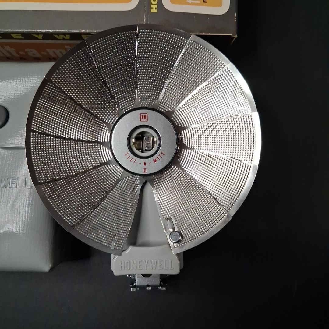 VTG HONEYWELL TILT-A-MITE Camera Flash Unit Collapsible Fan Style w/Case & Box