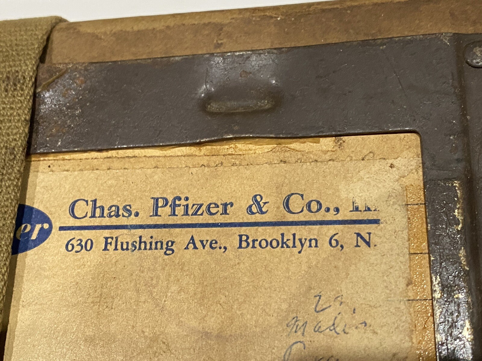 VTG PFIZER LABS FILMS Movie Reel Shipping Case Box w Straps Pharmaceutical Prop