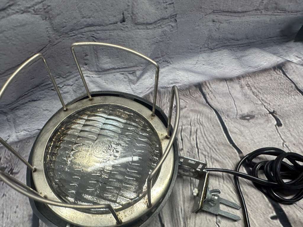 VINTAGE KENCO SUPER 8 SEALED BEAM MOVIE CAMERA LIGHT MODEL 875N