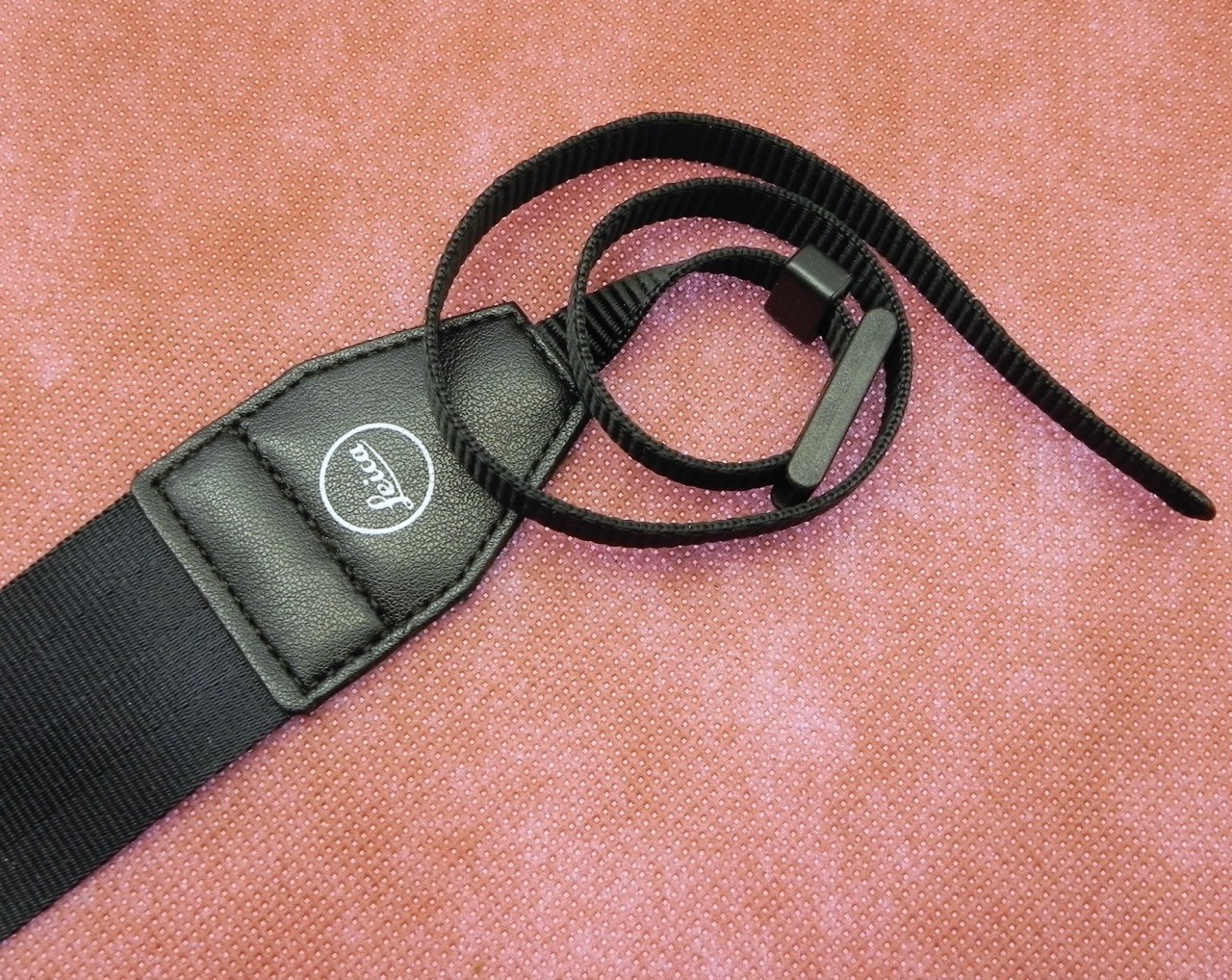 Leica 1.5 inch Wide Strap ……… Minty