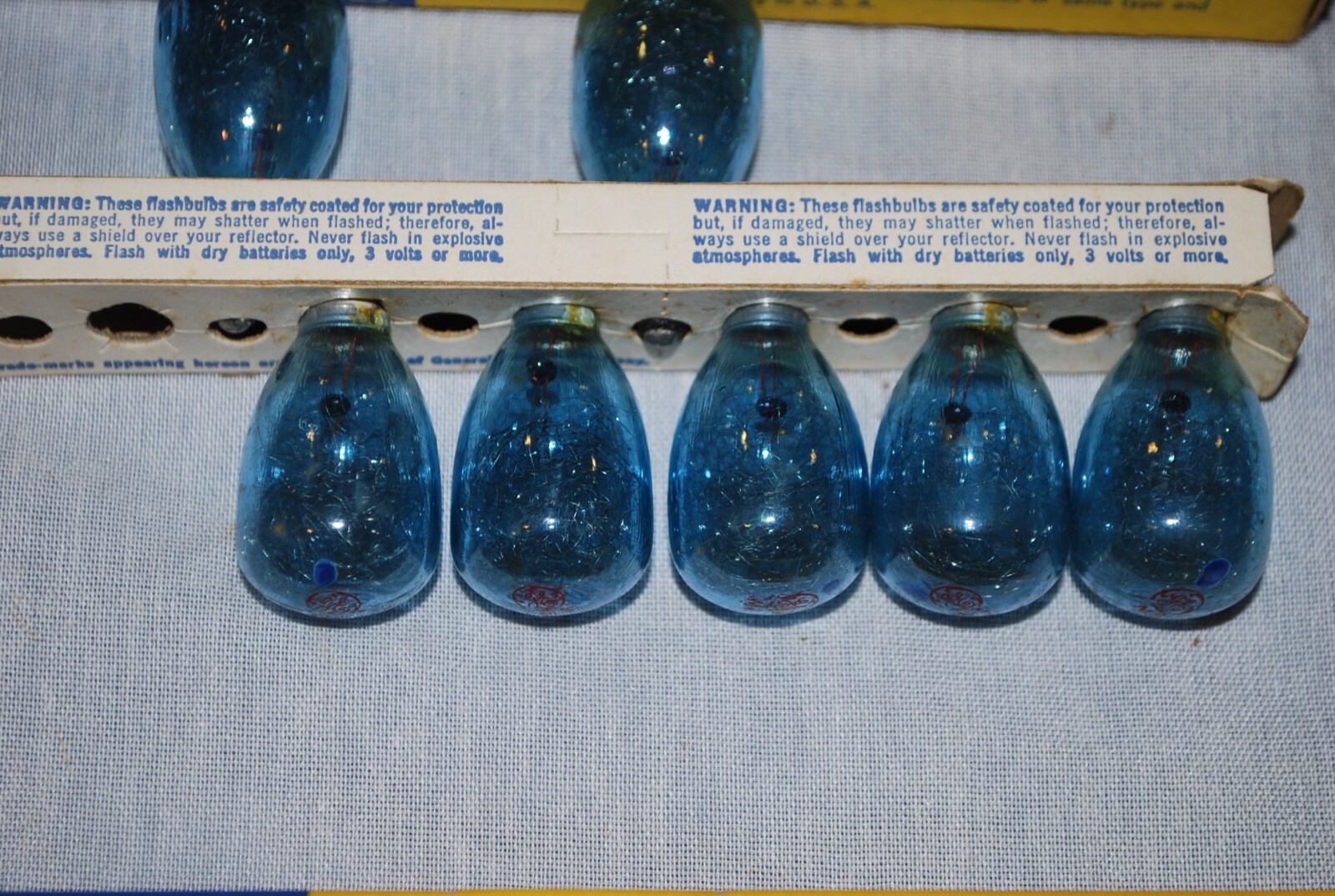 Vintage GE General Electric Rhenium M3B FlashBulbs Blue Blues 27 Total NOS
