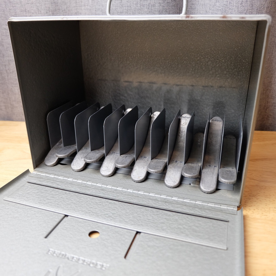 Vintage Brumberger Metal 8mm Film Case w/ 12 Empty 5″ Diameter Reels