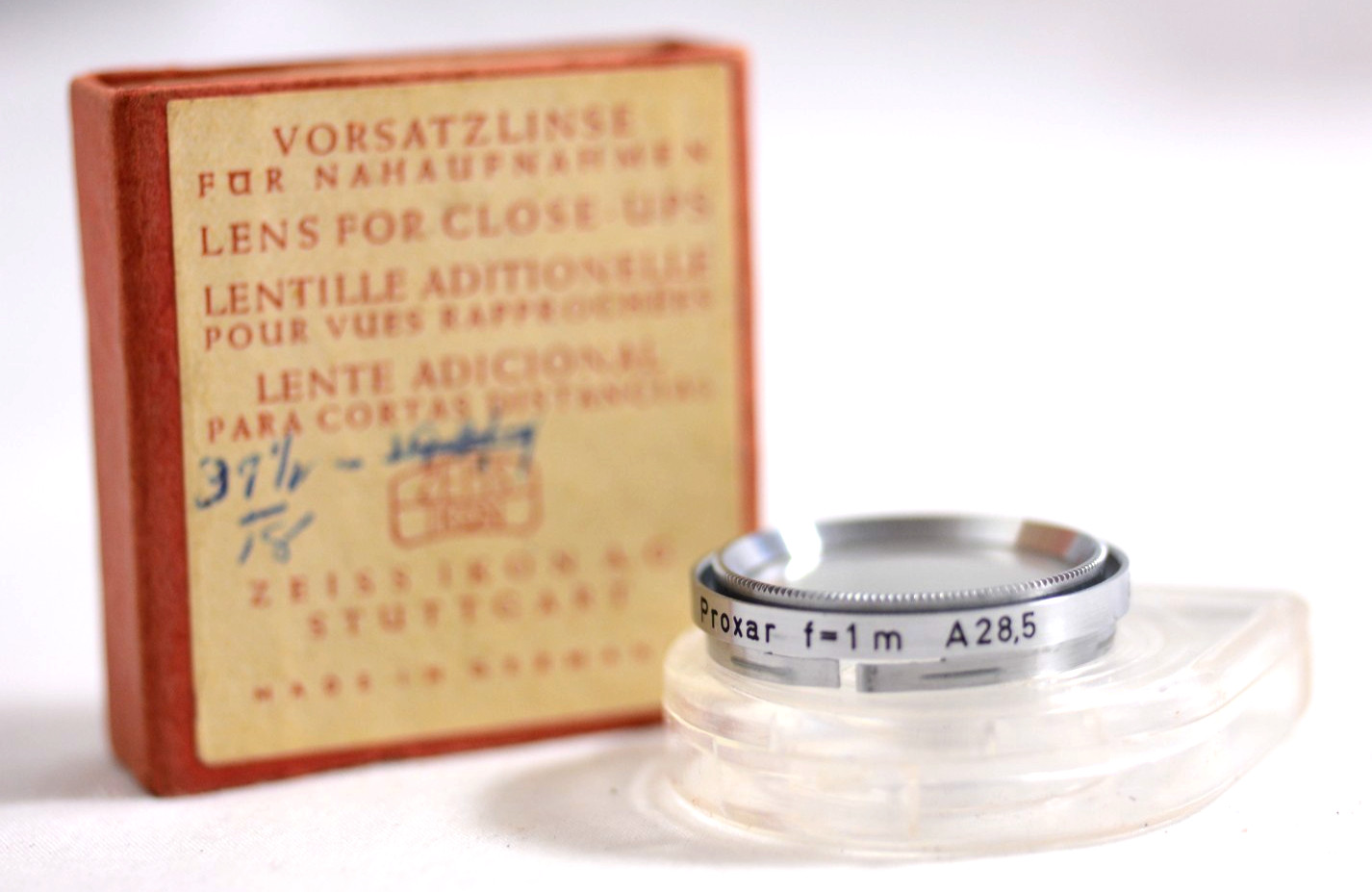 VINTAGE ZEISS-OPTON PROXAR 28.5MM F 1m CLOSE-UP LENS 909 WITH CASE / BOX (MINT)