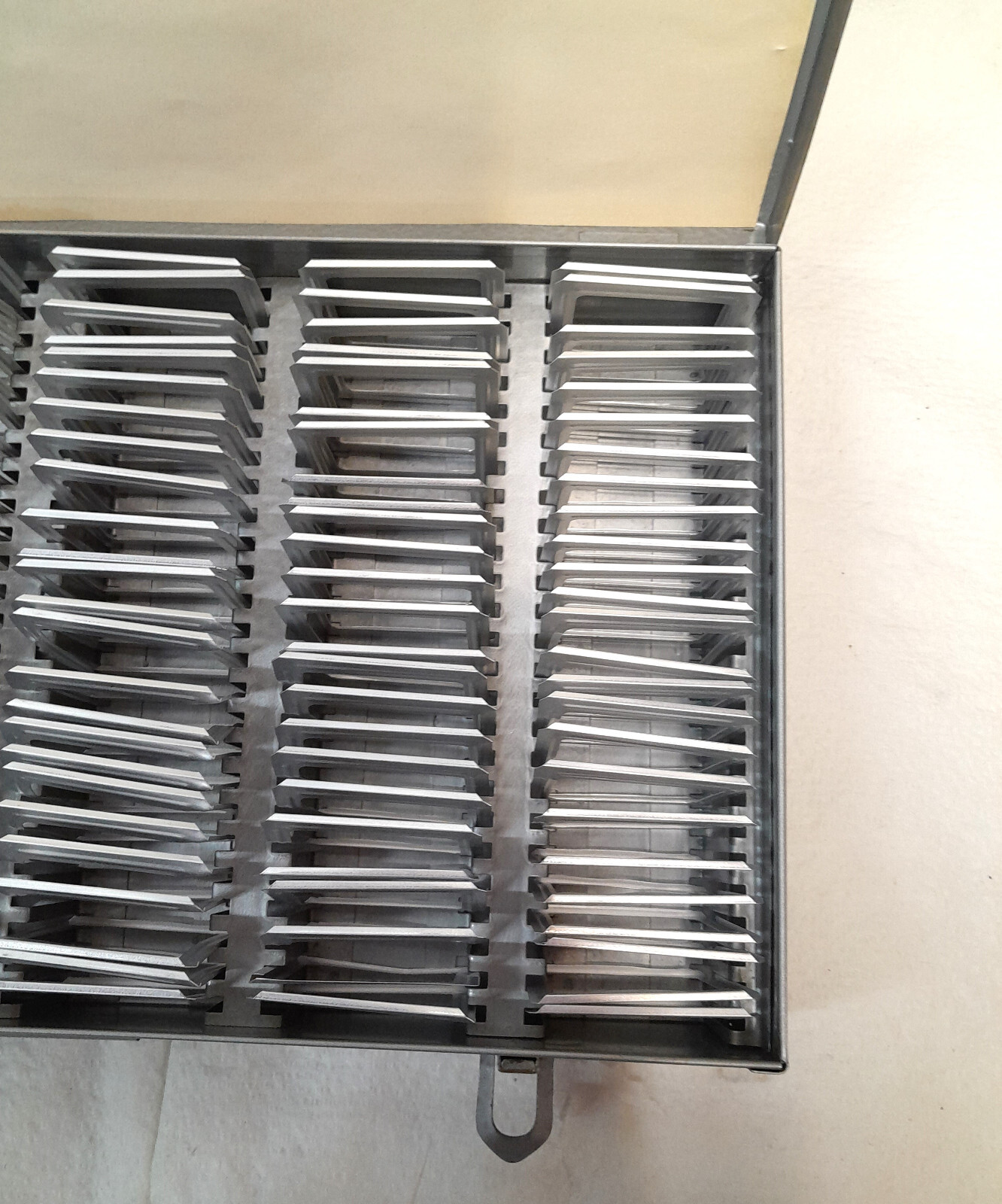 Vintage Logan Metal De Luxe 2 x 2 No. 110-115-1500I box, with 150 Metal Slides