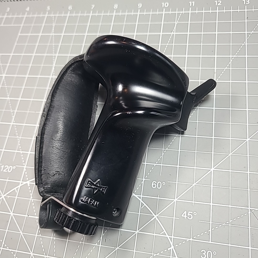 Mamiya M645 Pistol Grip In Good Condition