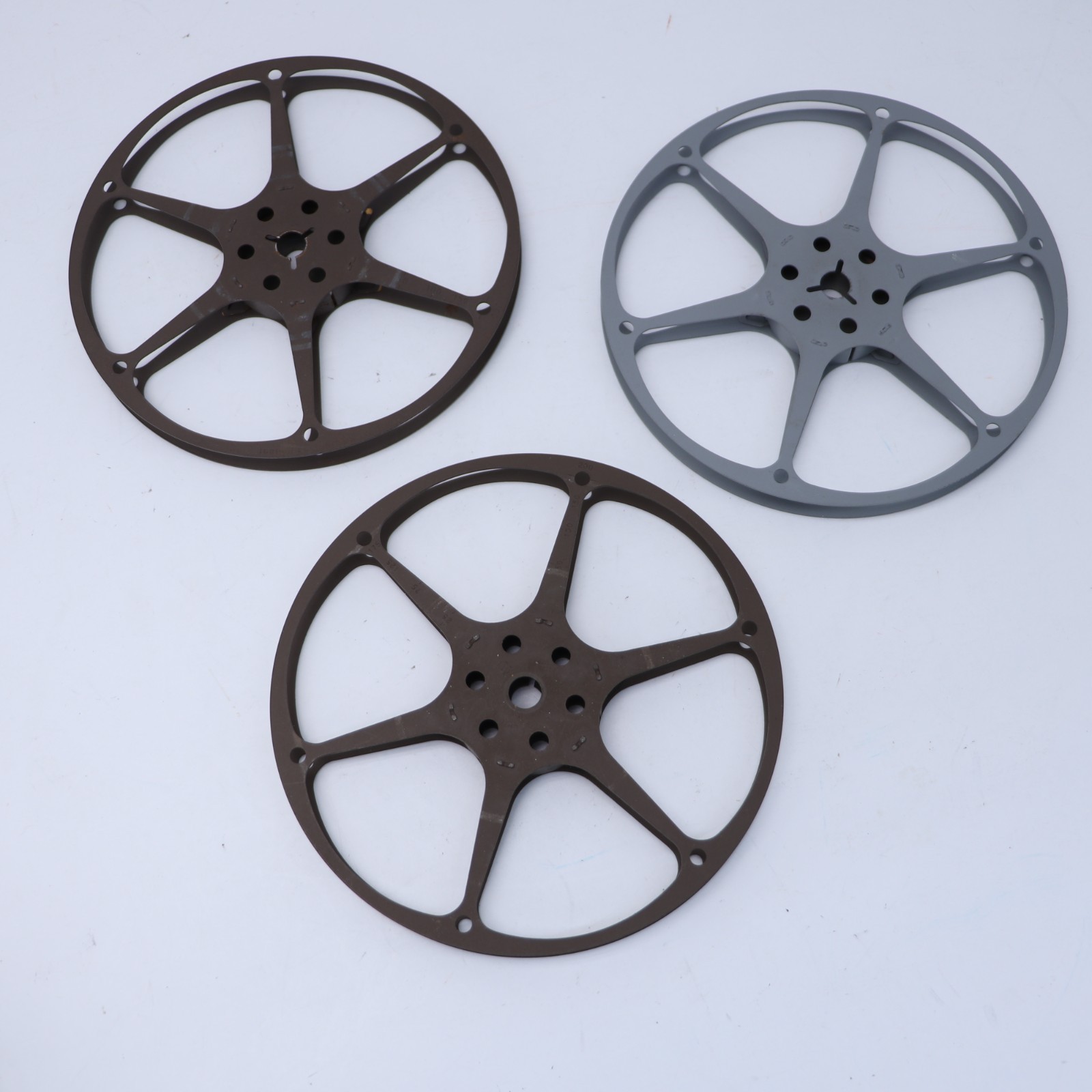 Vtg Lot 7 Sets Film Canister Cans + Take Up Reels Bell + Howell 5″ Reel 200′ 8mm
