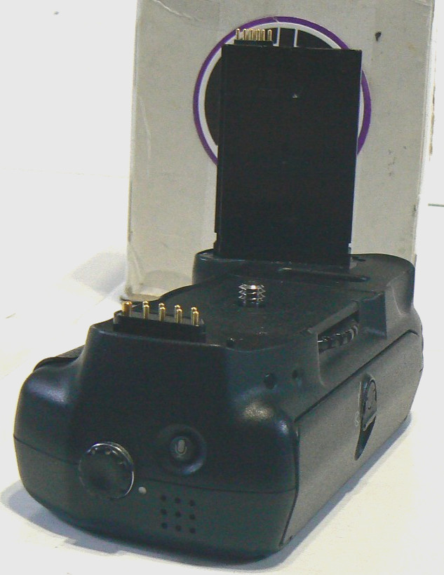 Nikon Multi Function Battery Pack Grip MB-D100 for Nikon D100 – Made in Japan