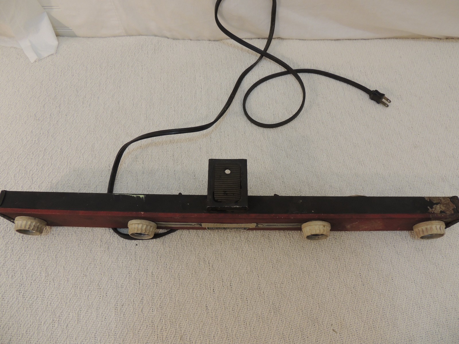 Vintage Original Acme Lite Mov-E-Lite 4 Light Bar Red & Black Chicago 50767