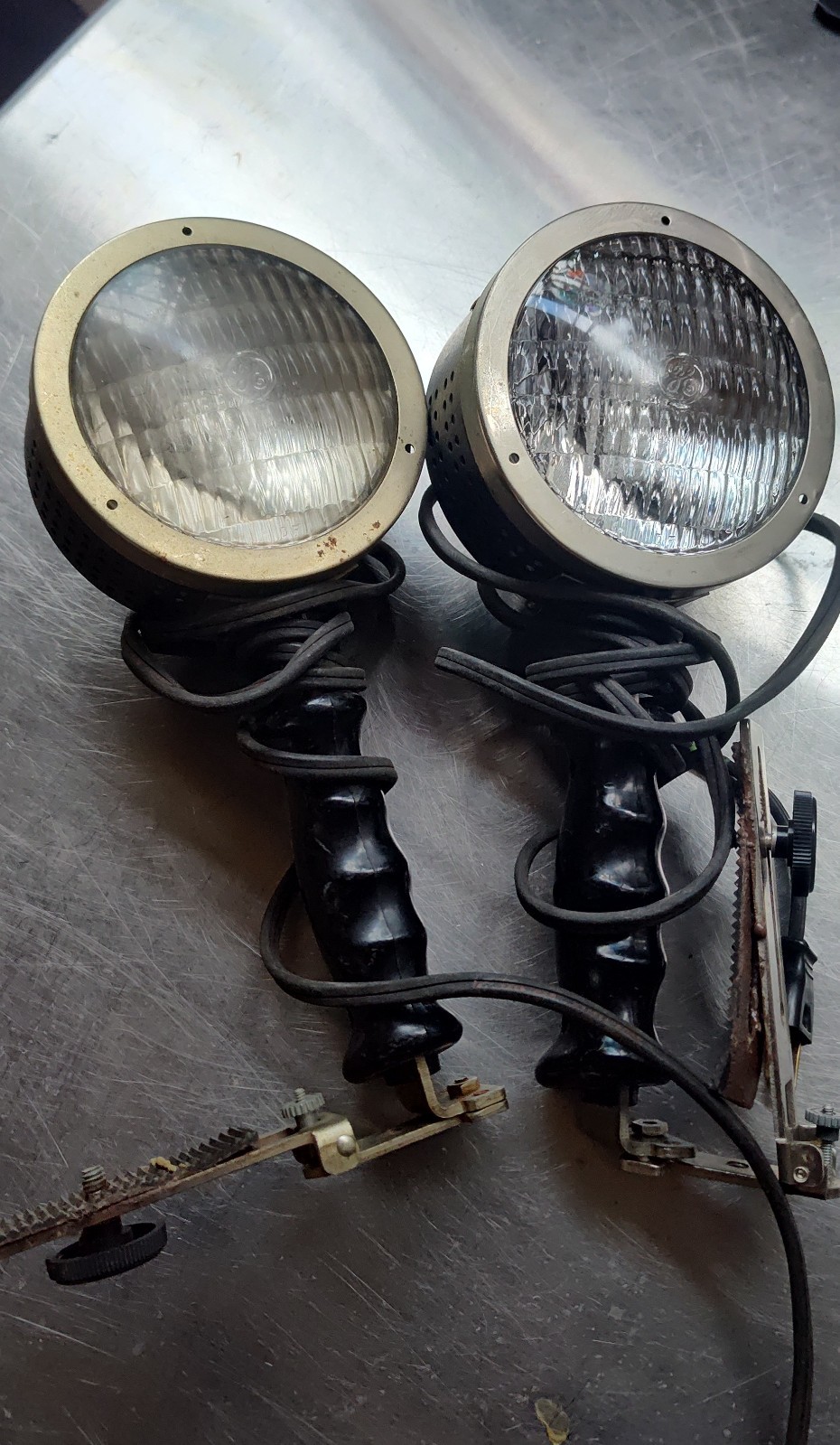 (2) Vintage General Electric Movie Lite Handheld Lights