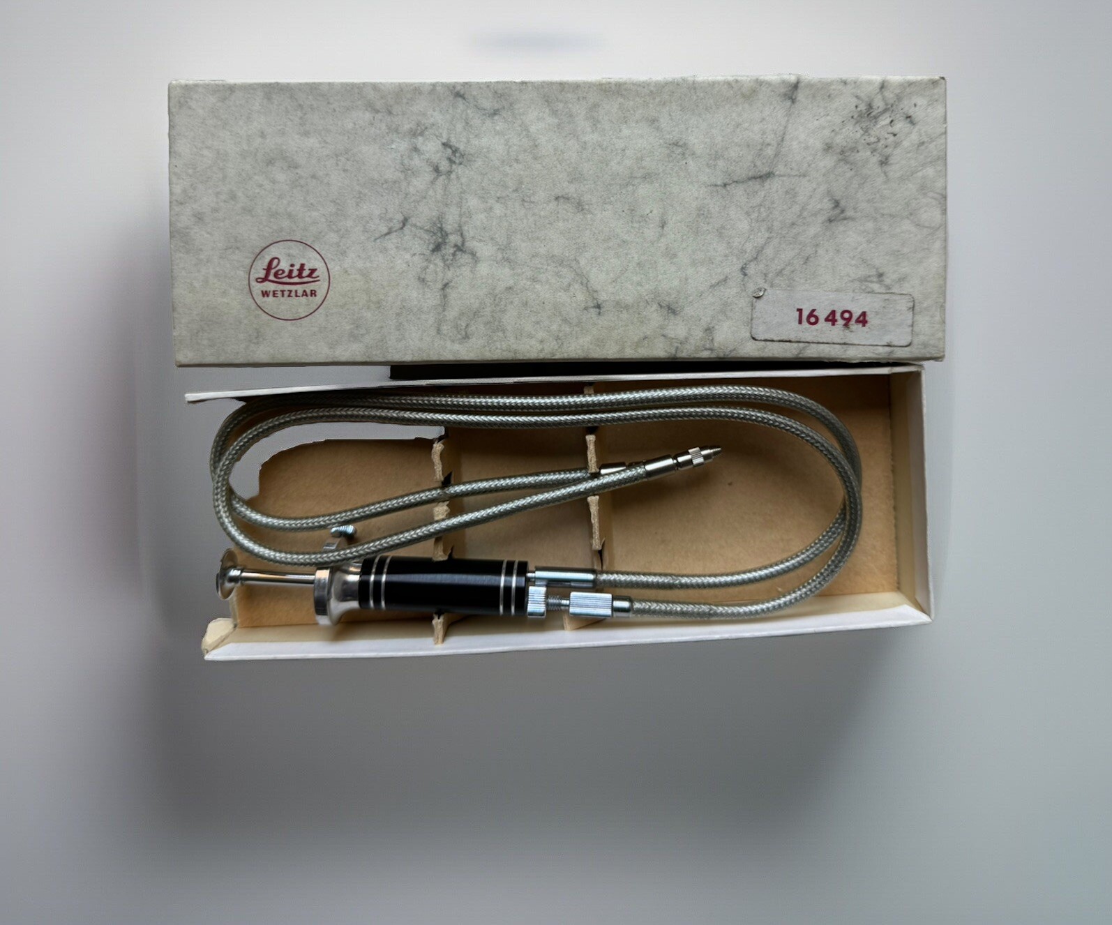 Leitz Wetzlar Leica 16494 Locking double cable release With Original Box In EUC