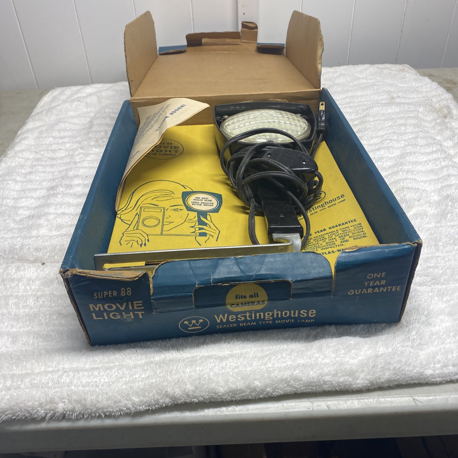 VINTAGE COLLECTIBLE WESTINGHOUSE 650 WATT SEALED BEAM SUPER 88 MOVIE LIGHT WORKS