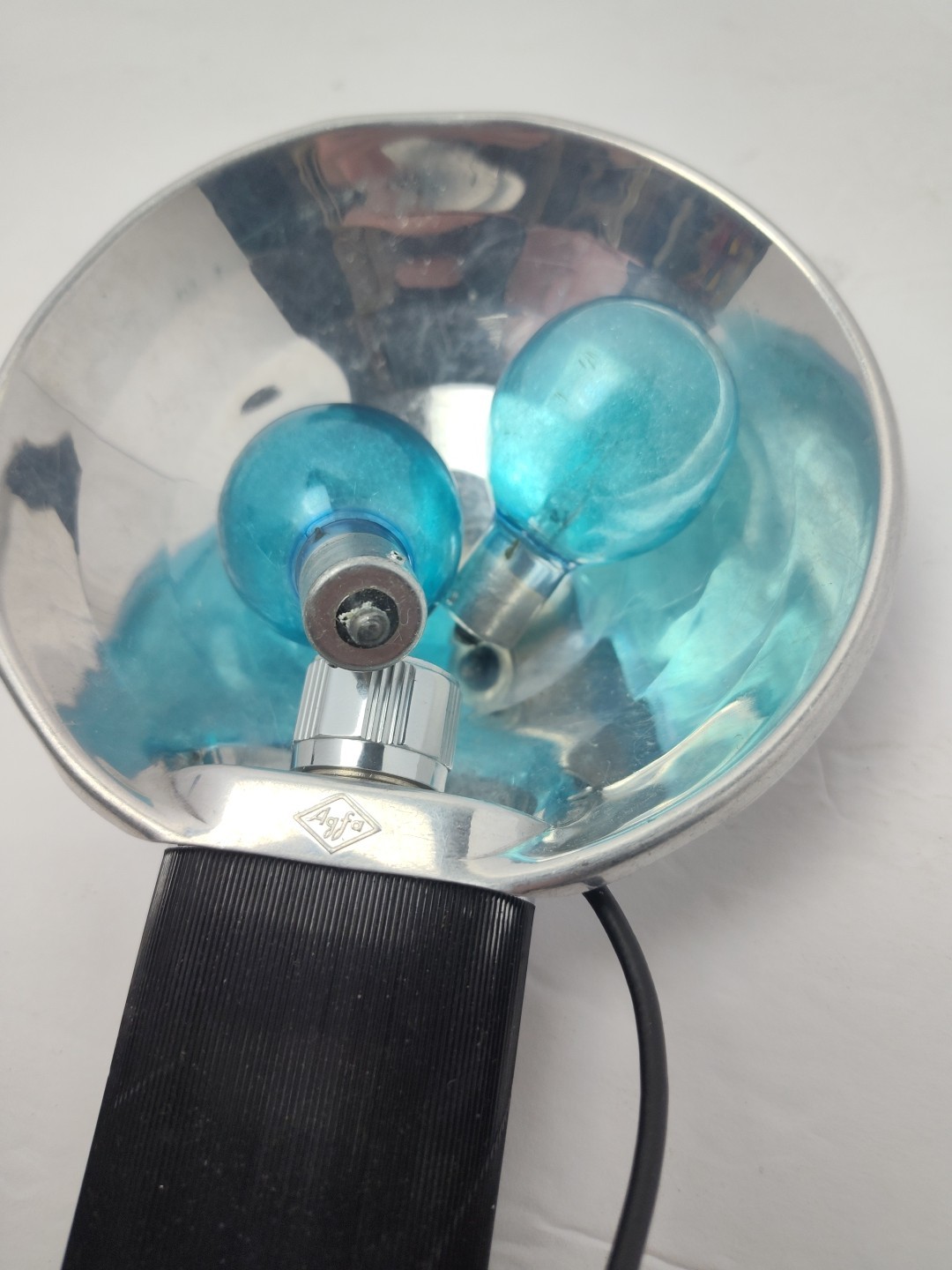 VintageAGFA Universal ShoeFLASH, And A VintageMinicam Flash, 2Sylvania P25 Bulbs