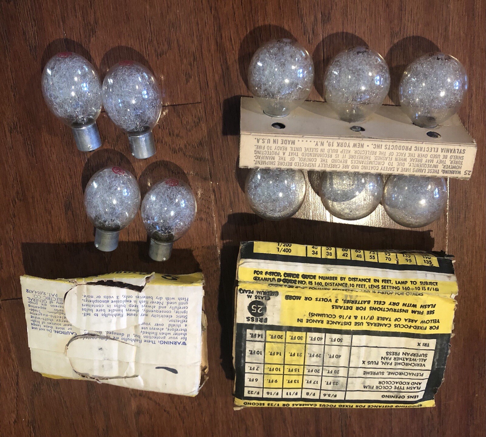 26 Unused SYLVANIA Blue Dot Vintage Clear FLASHBULBS Camera Flash Photos