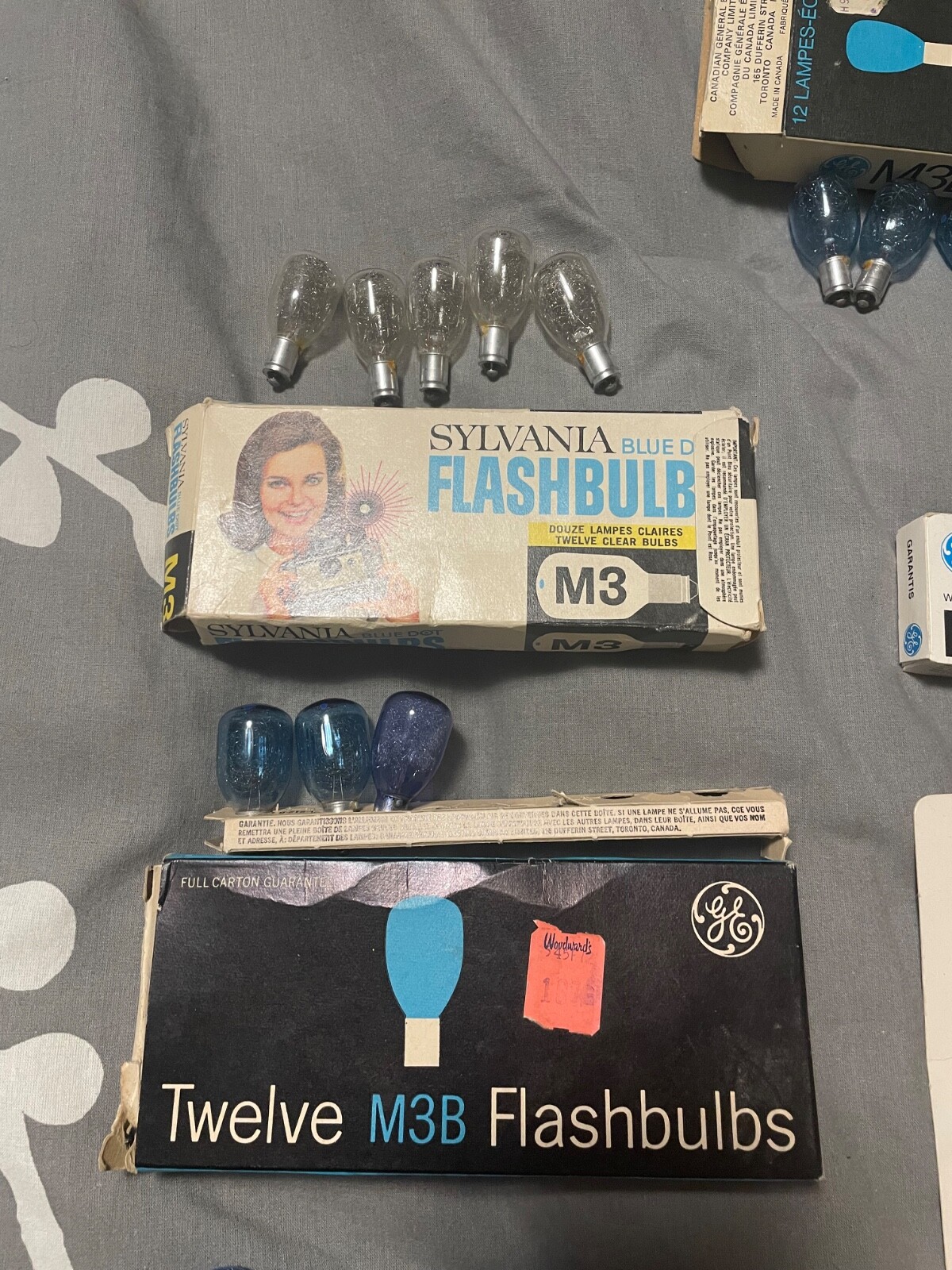 Vintage Camera Flash Bulb Huge Mix Lot Over 150 Bulbs AG1 AG1B M3 M2 M3B M2B P25