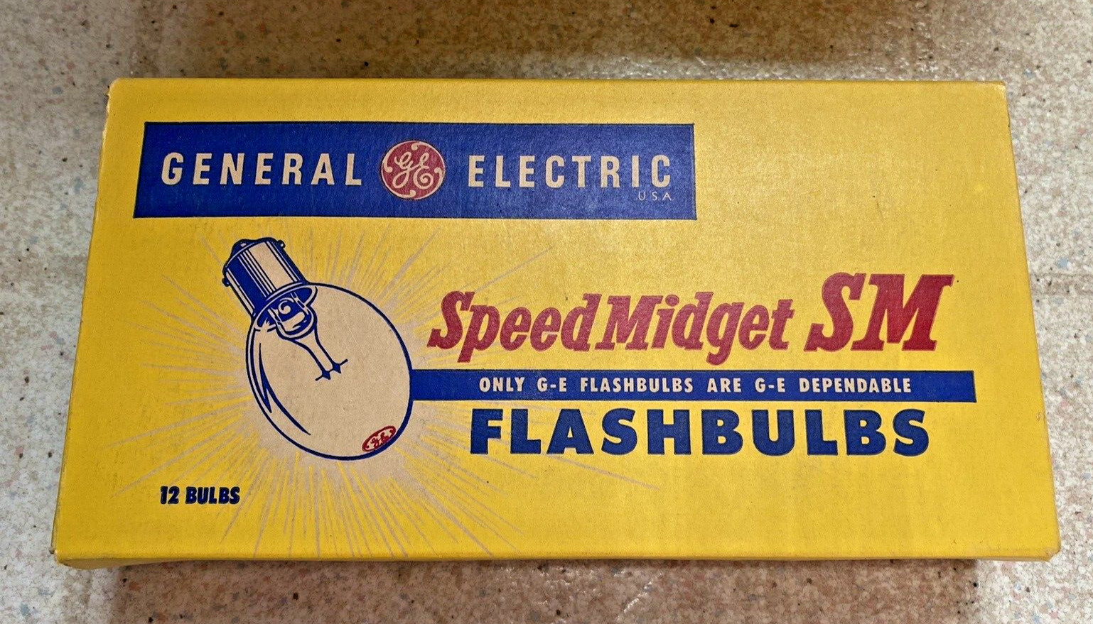 Flashbulbs Type SM Speed Midget, vintage film camera, general electric