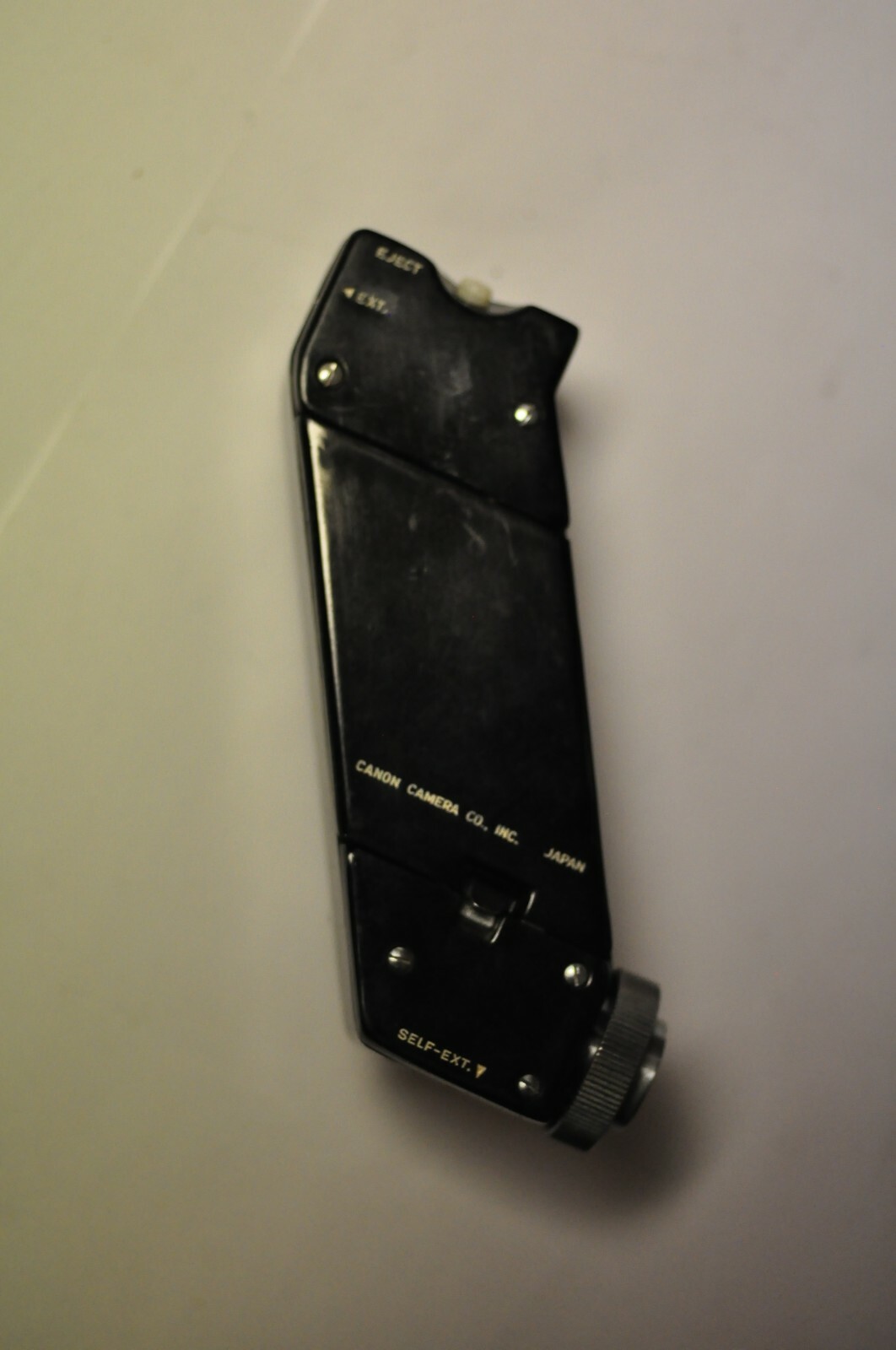 Canon V bulb flash unit with case. Clean but NOT tested.