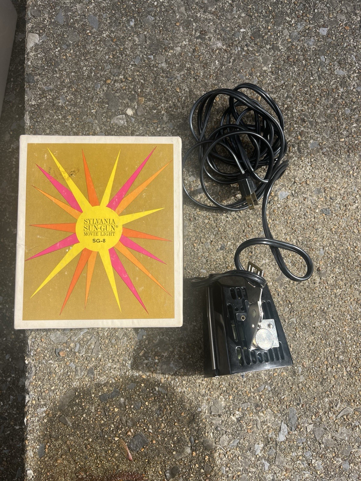 Sylvania Sun Gun SG-8 Movie Light with Box and Manual Book Vintage UNTESTED