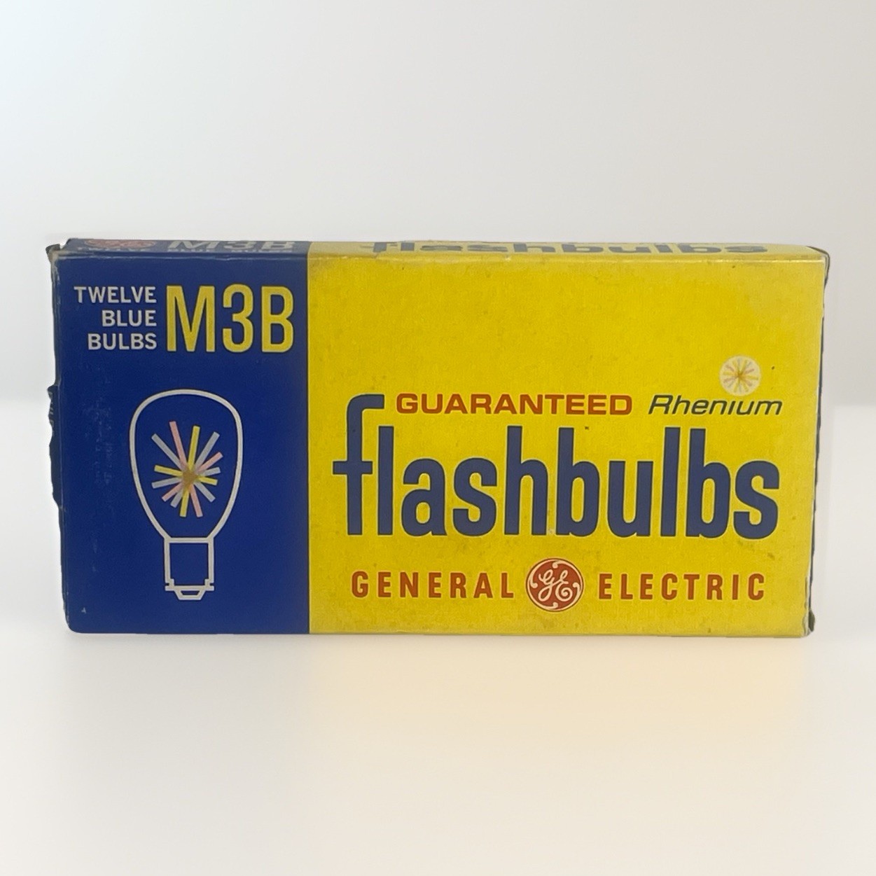 Vintage GE M3B Blue Bulbs RHENIUM 11 FLASH Bulbs Open Box MOVIE PROPS USA