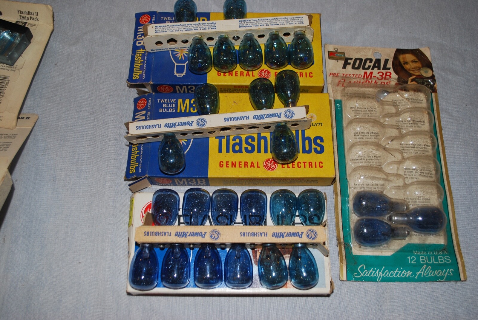 Vintage GE General Electric Rhenium M3B FlashBulbs Blue Blues 27 Total NOS