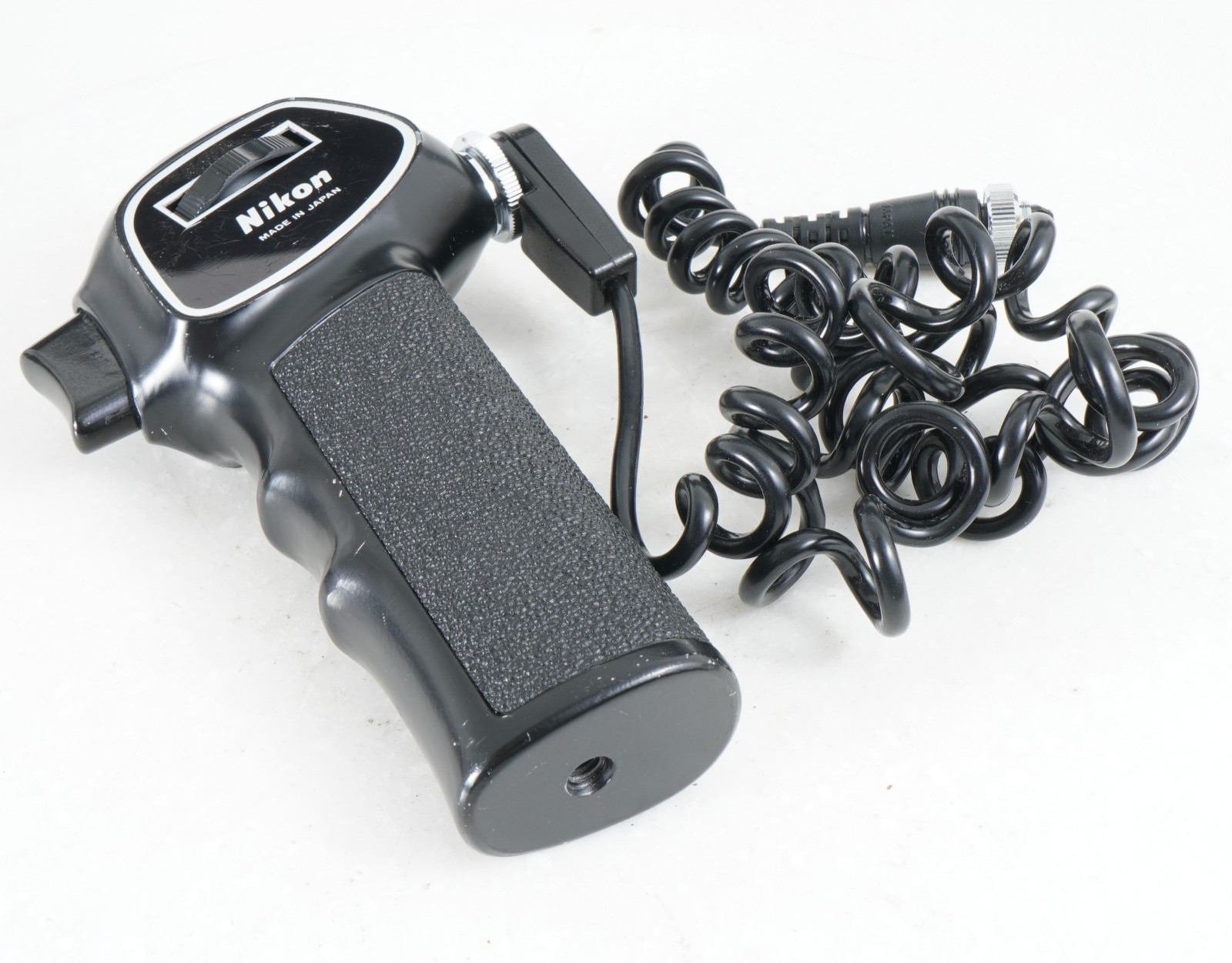 -Nikon Pistol Grip Model 2 With MC-3 Coiled Cable For F4s,N70,MD-2/3/4/12/15