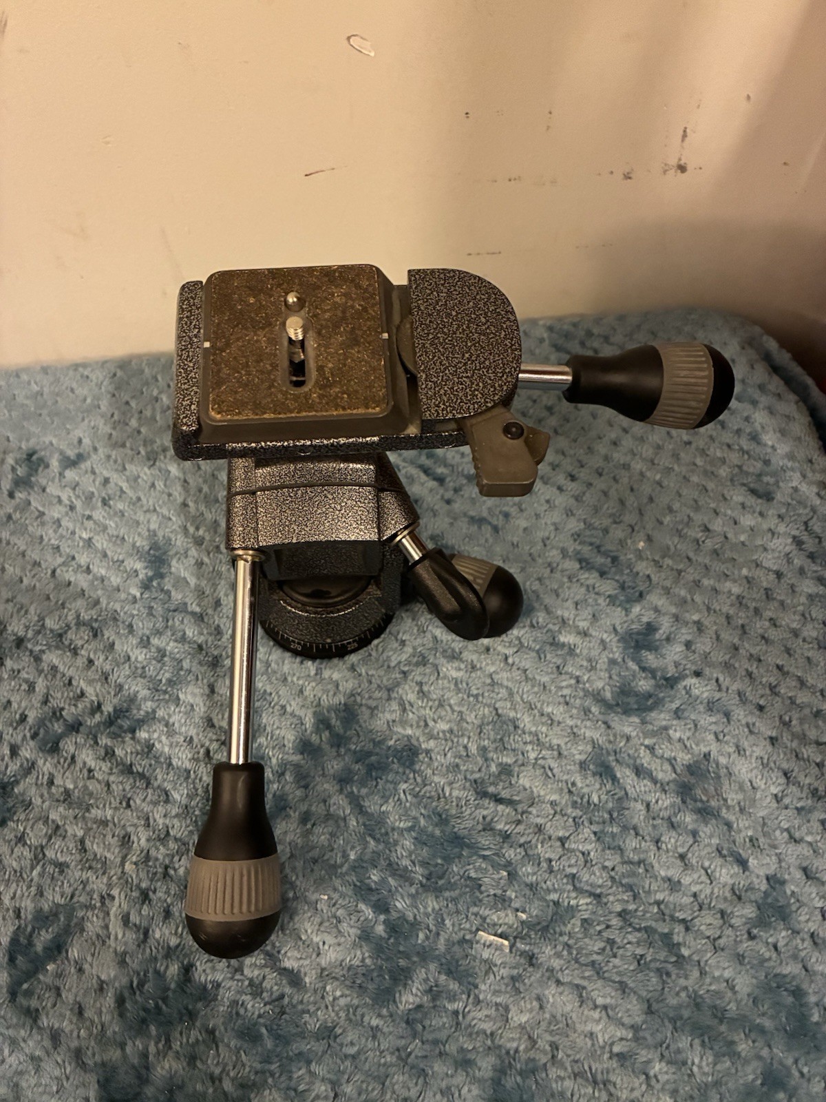 Gitzo G 1372 M 3-Way Pan/Tilt Head With Quick Release