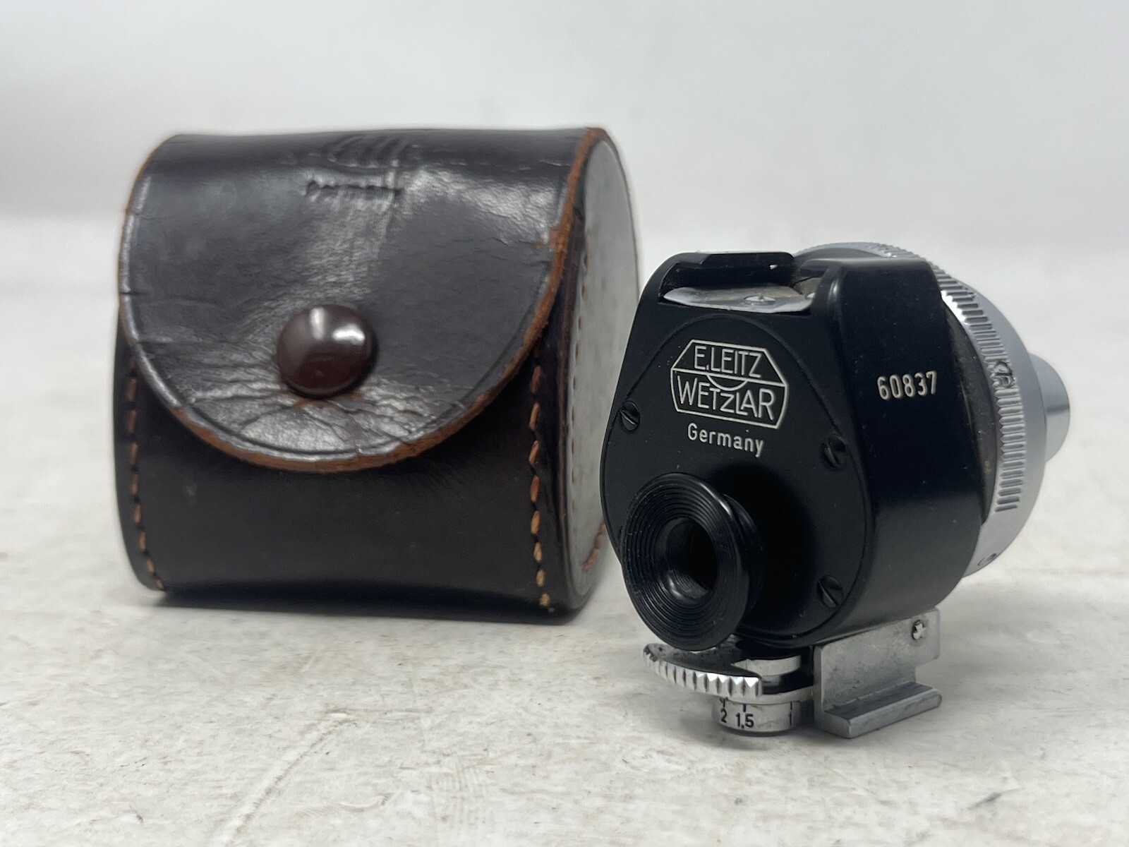 E.LEITZ WETZLAR BLACK UNIVERSAL VIEW FINDER FIT LEICA RANGEFINDER | Read Desc.
