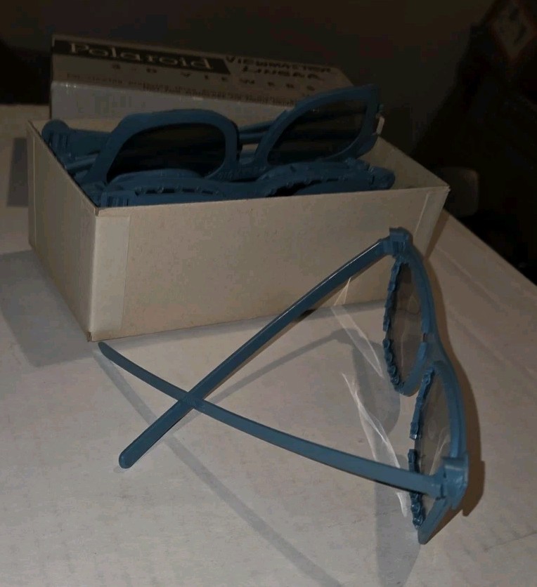 VINTAGE NIB POLAROID 3-D Viewer GLASSES 7 Pairs Per Box
