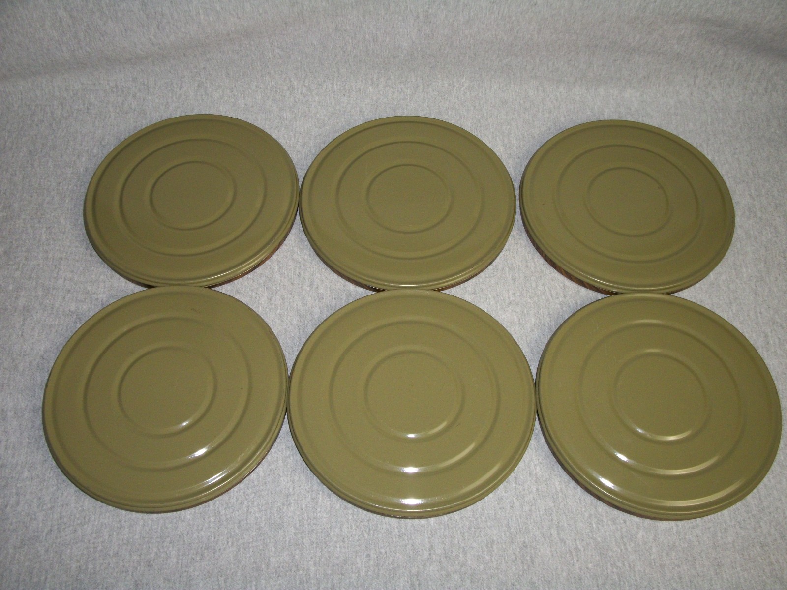 Lot of (6) Vintage 7″ Harwood 8mm Empty Movie Reels with Metal Cans & Metal Case
