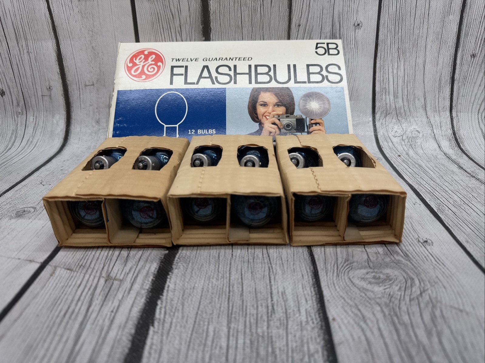 Vintage GE Flashbulbs 5B Flash Bulbs in Original Box 12 Bulbs