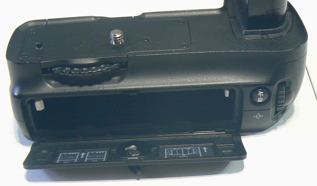 Nikon MB-D200 Multi Power Battery Pack Grip CC