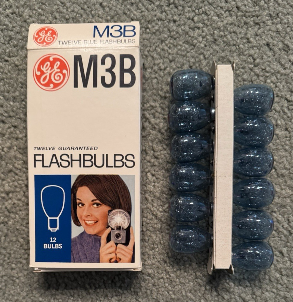 Vintage ~ General Electric (GE) ~ M3B Flashbulbs ~ Box of 12 Peanut Bulbs