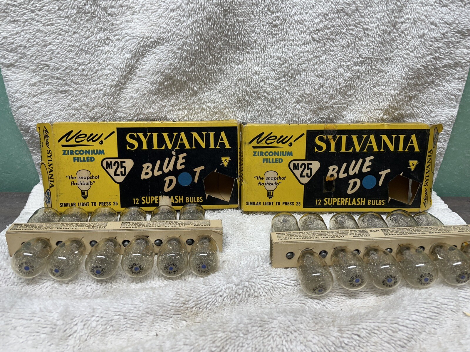 2 Boxes Of Sylvania Blue Dot M25 Zirconium Filled Superflash Bulbs 12 In Each Bx