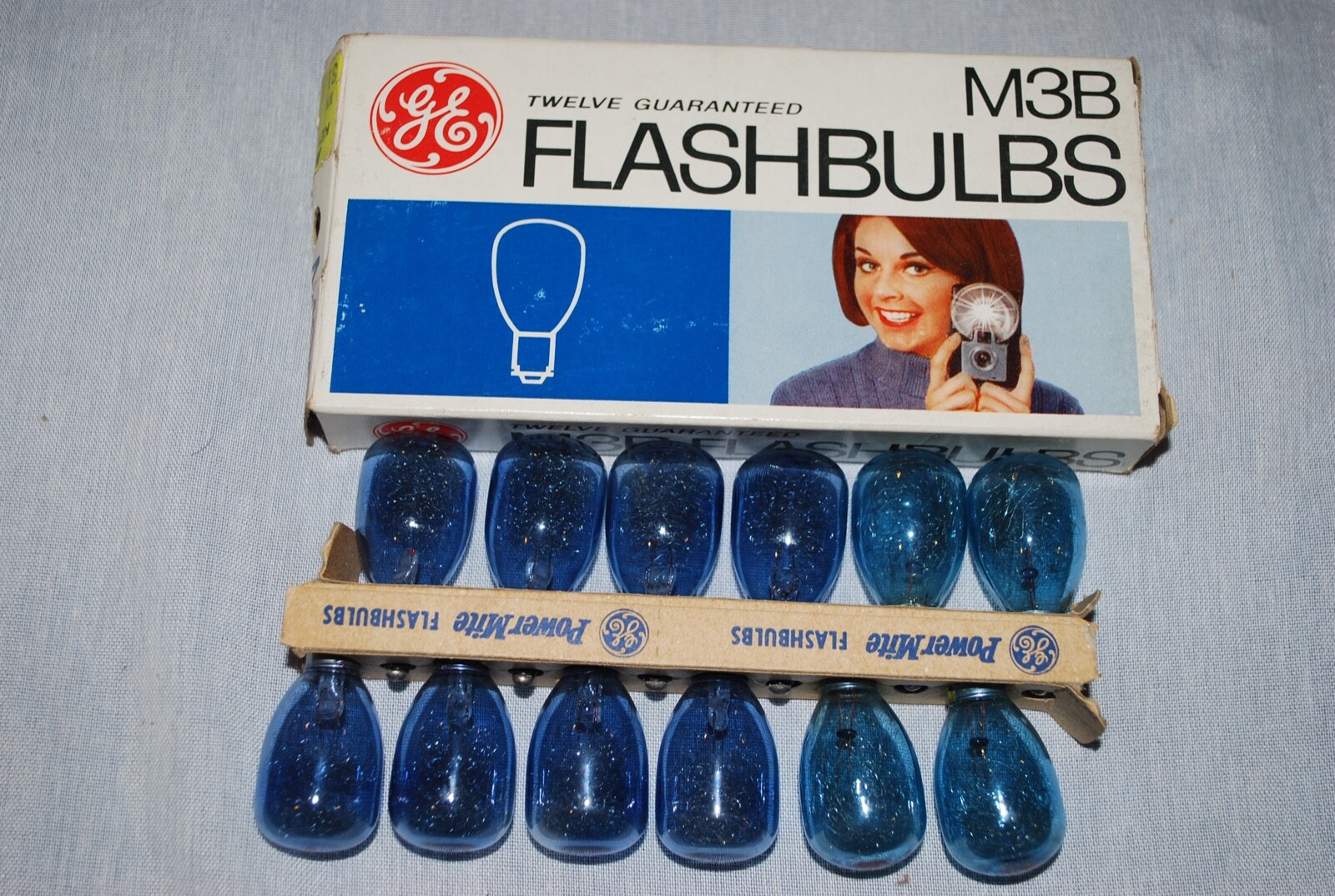 Vintage GE General Electric Rhenium M3B FlashBulbs Blue Blues 27 Total NOS