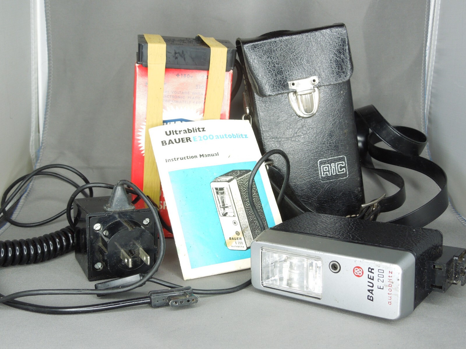 Vintage German Ultrablitz Bauer E200 Autoblitz Flash w/ Cord & Manual +Carrycase