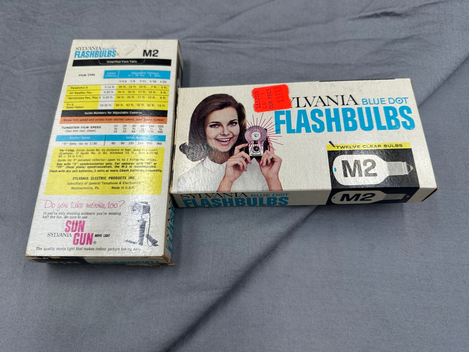 Vintage 2 Boxes Of 12 Sylvania Blue Dot Clear M2 Camera Flashbulbs 24 Bulbs
