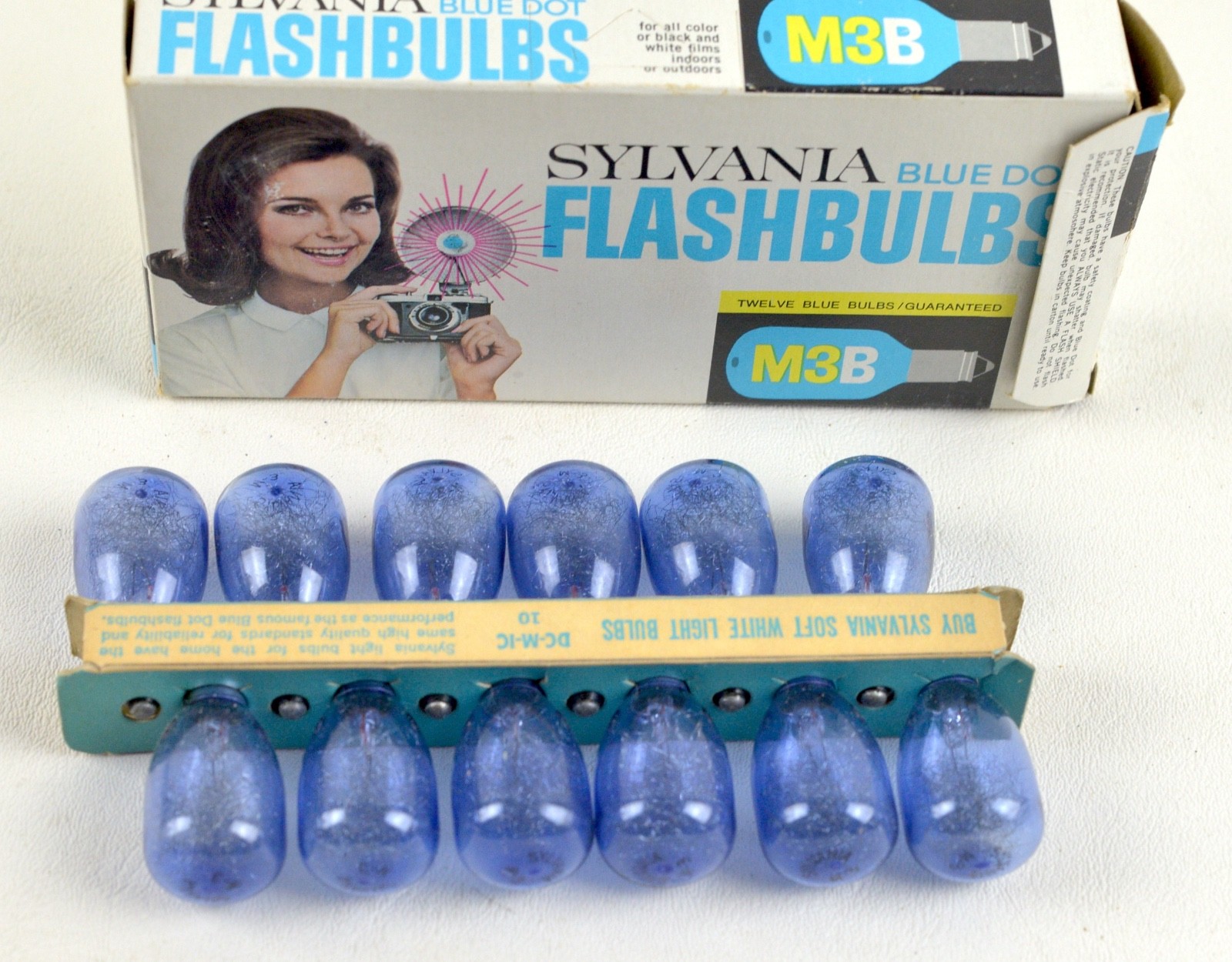 12) Vintage Sylvania M3B Blue Dot Flashbulbs