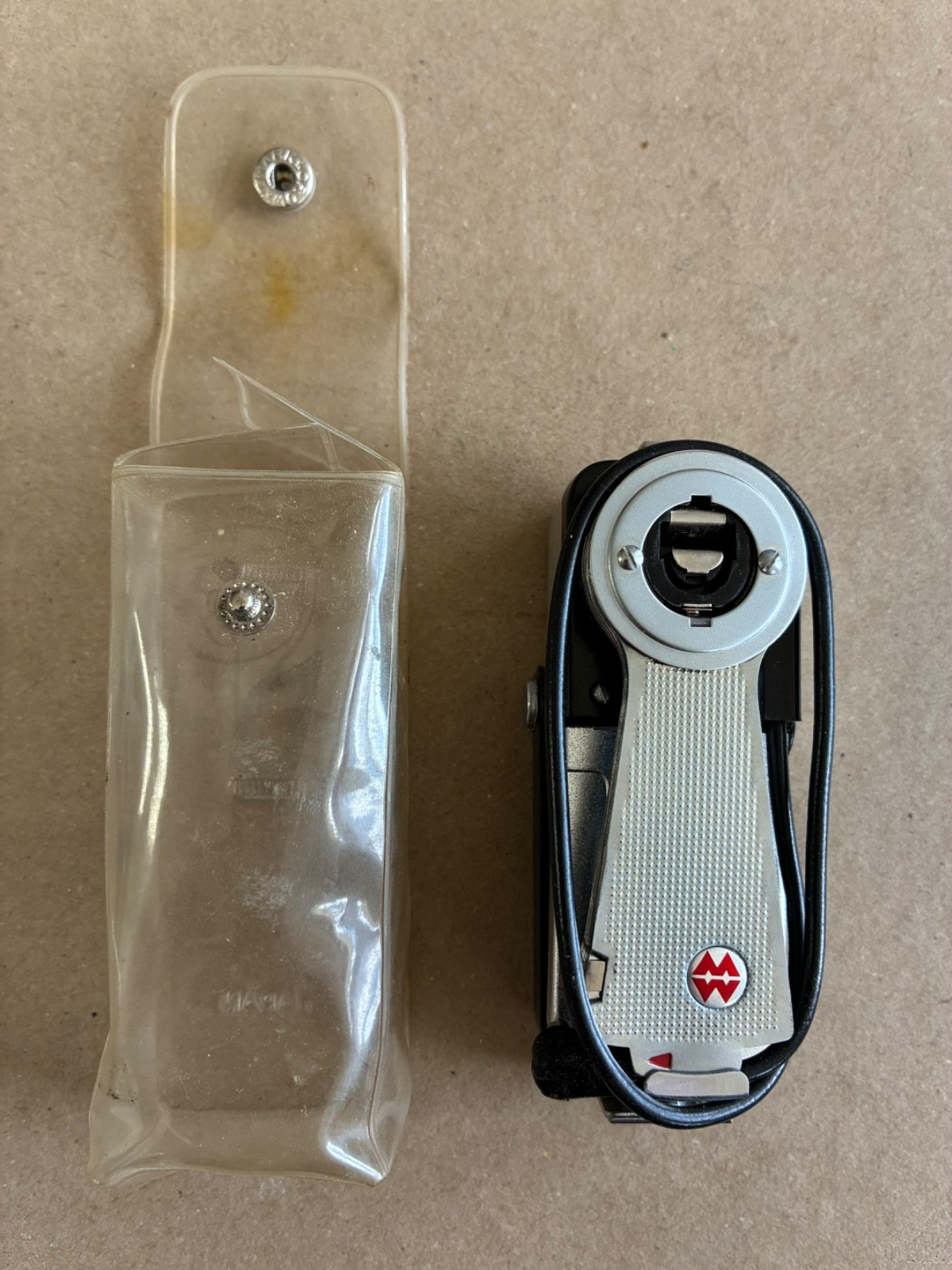Vintage Made in Japan Flash Gun Camera Flashbulb Unit w/ Case Unknown M Logo
