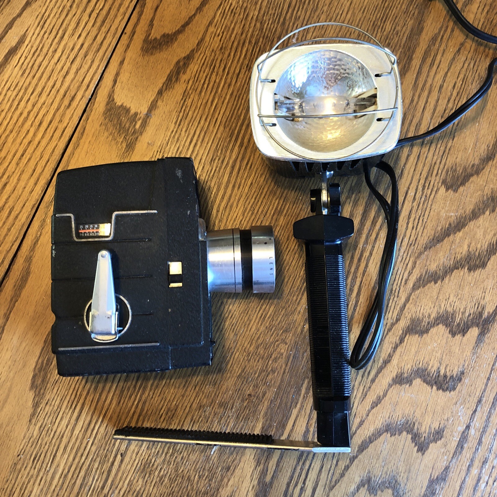 1961 SYLVANIA SUN GUN MOVIE LIGHT W/BRACKET With Bell & Howell Movie Camera